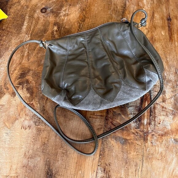 2/40$ Vintage Brown Leather And Suede Purse - Picture 2 of 9